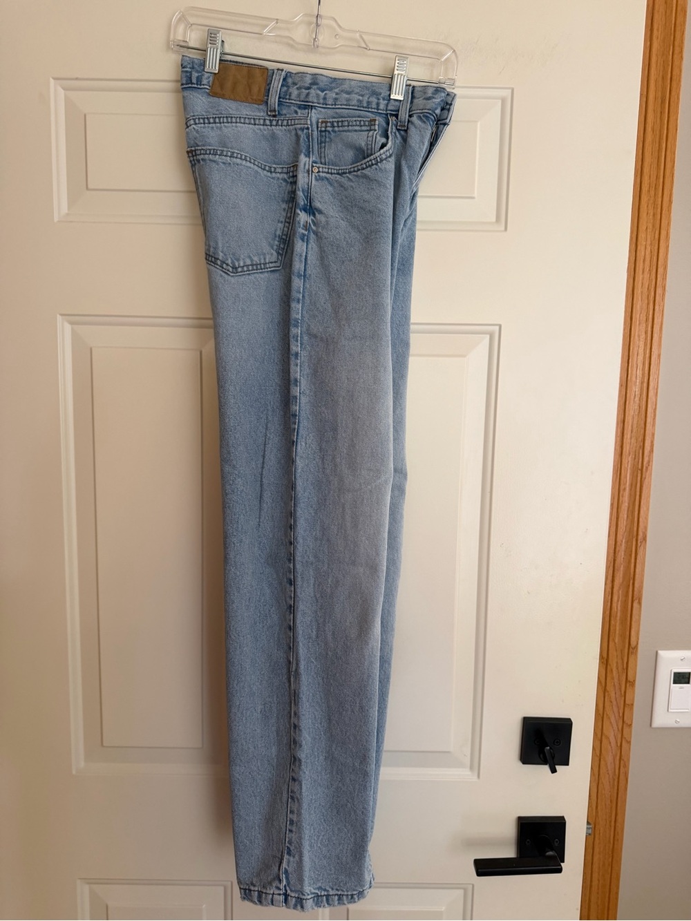 Cotton On loose straight high rise light wash full length denim jean. Size 2 - Picture 5 of 12